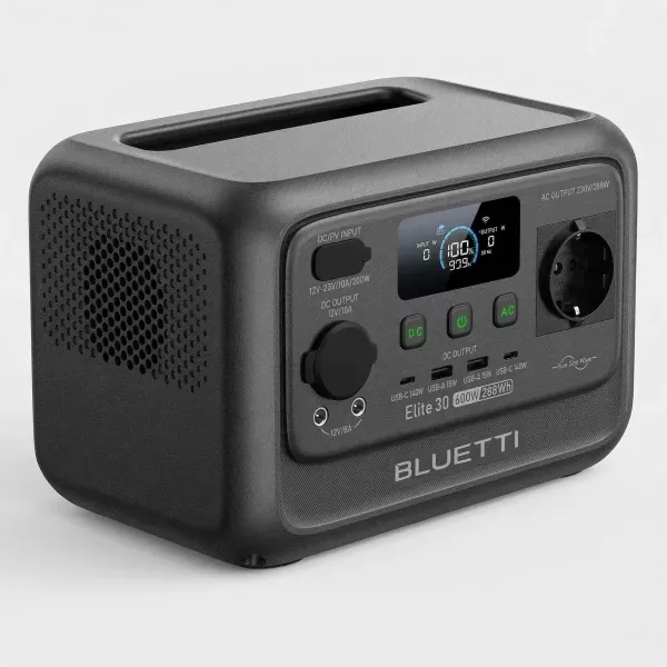 Batería solar de litio LiFePO4 de 100Ah instalada en una vivienda con placas solares